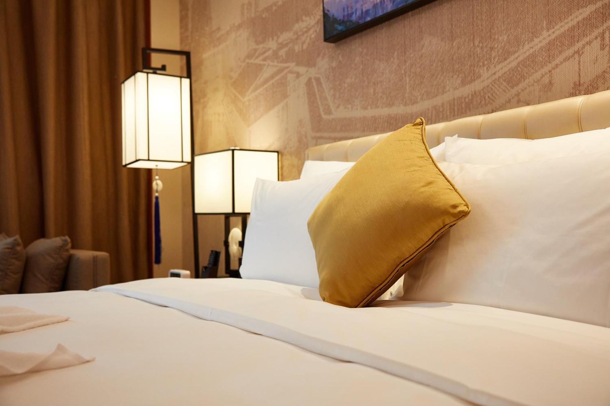 The Thousand Lantern Lake Hotel Foshan Bagian luar foto